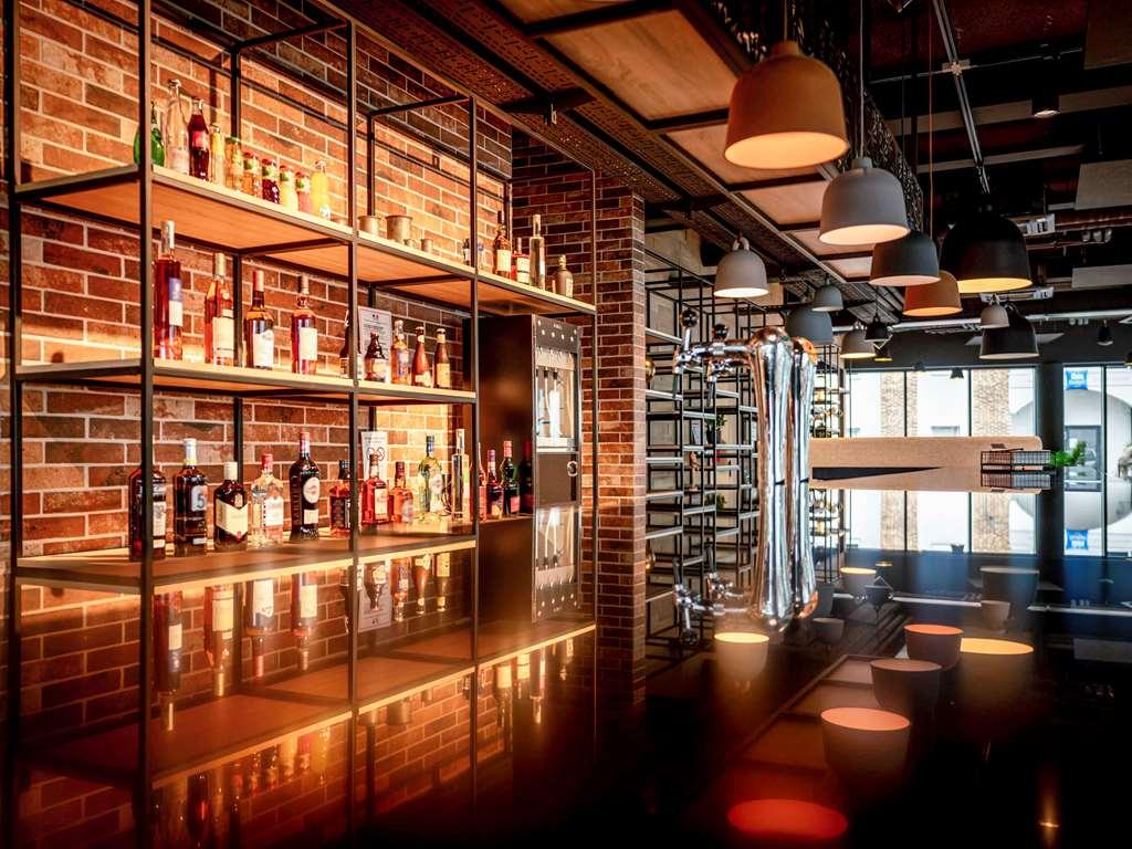 Ibis Styles Valenciennes Petite Foret Restaurant bilde