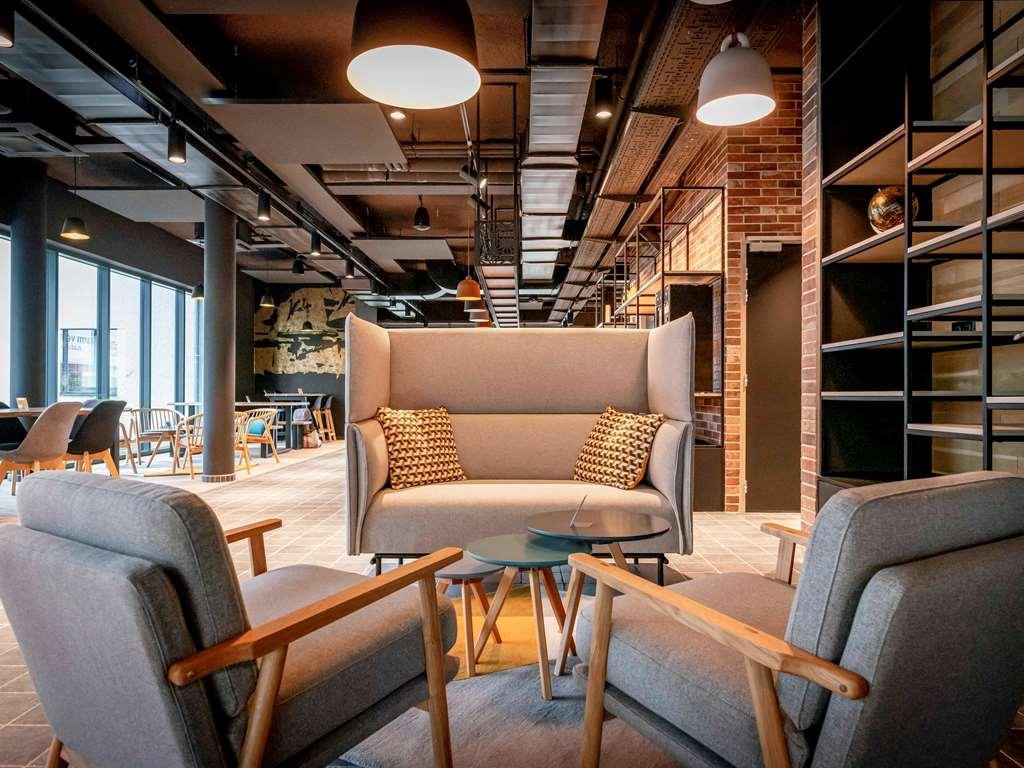 Ibis Styles Valenciennes Petite Foret Restaurant bilde